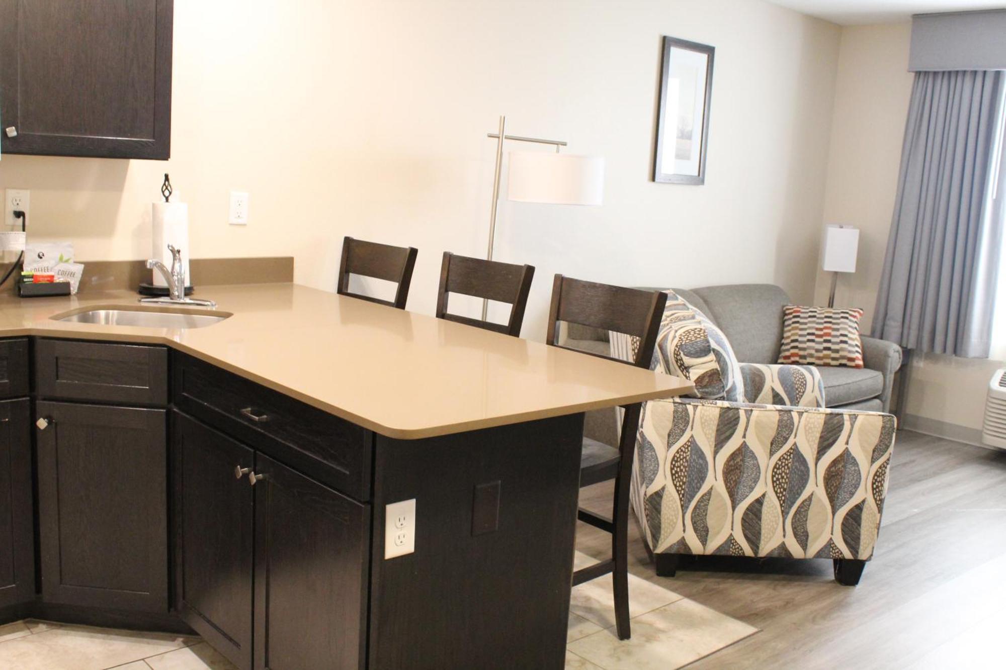 Independence Stay Long Term And Suites Marinette Extérieur photo