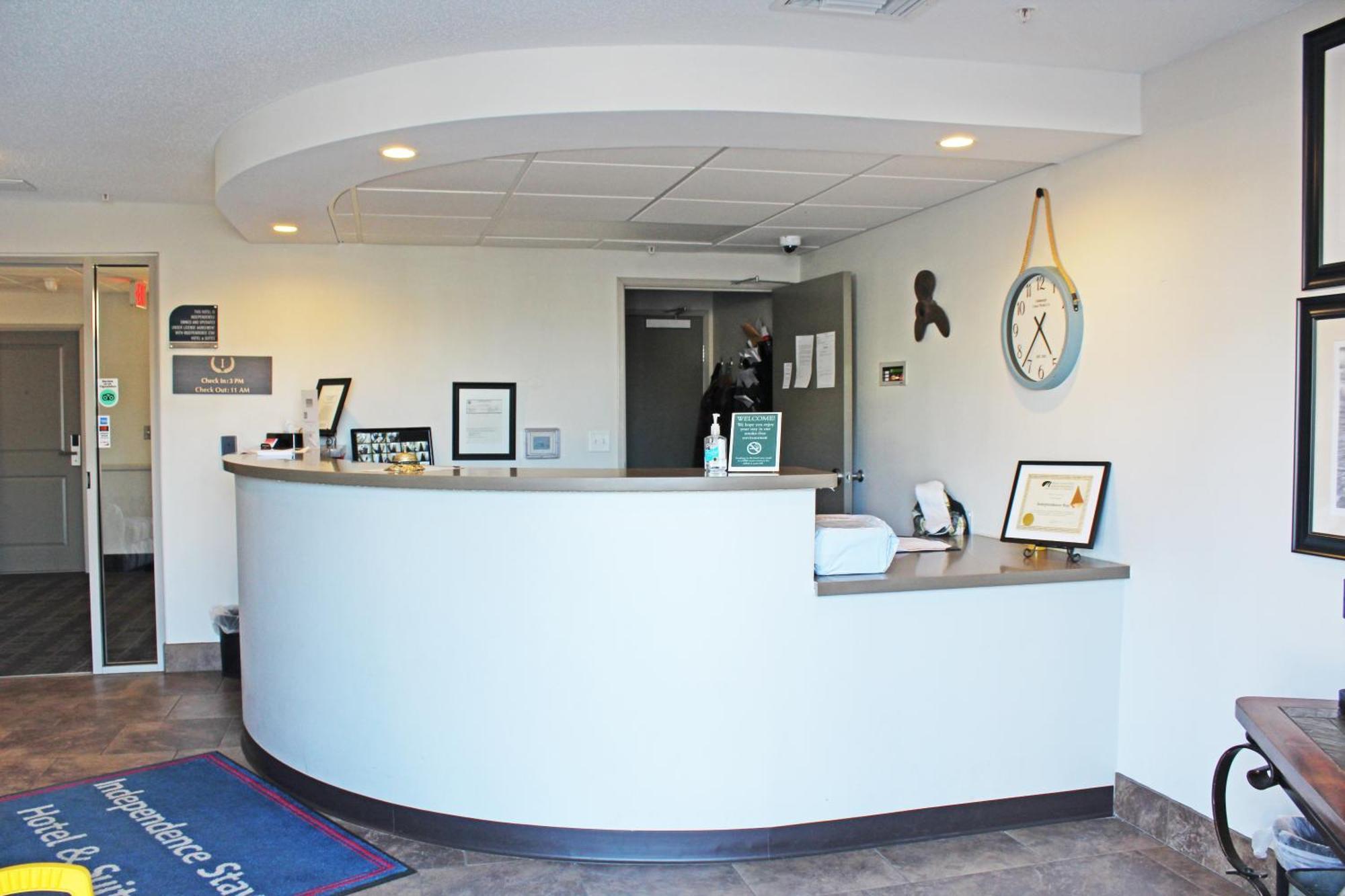 Independence Stay Long Term And Suites Marinette Extérieur photo