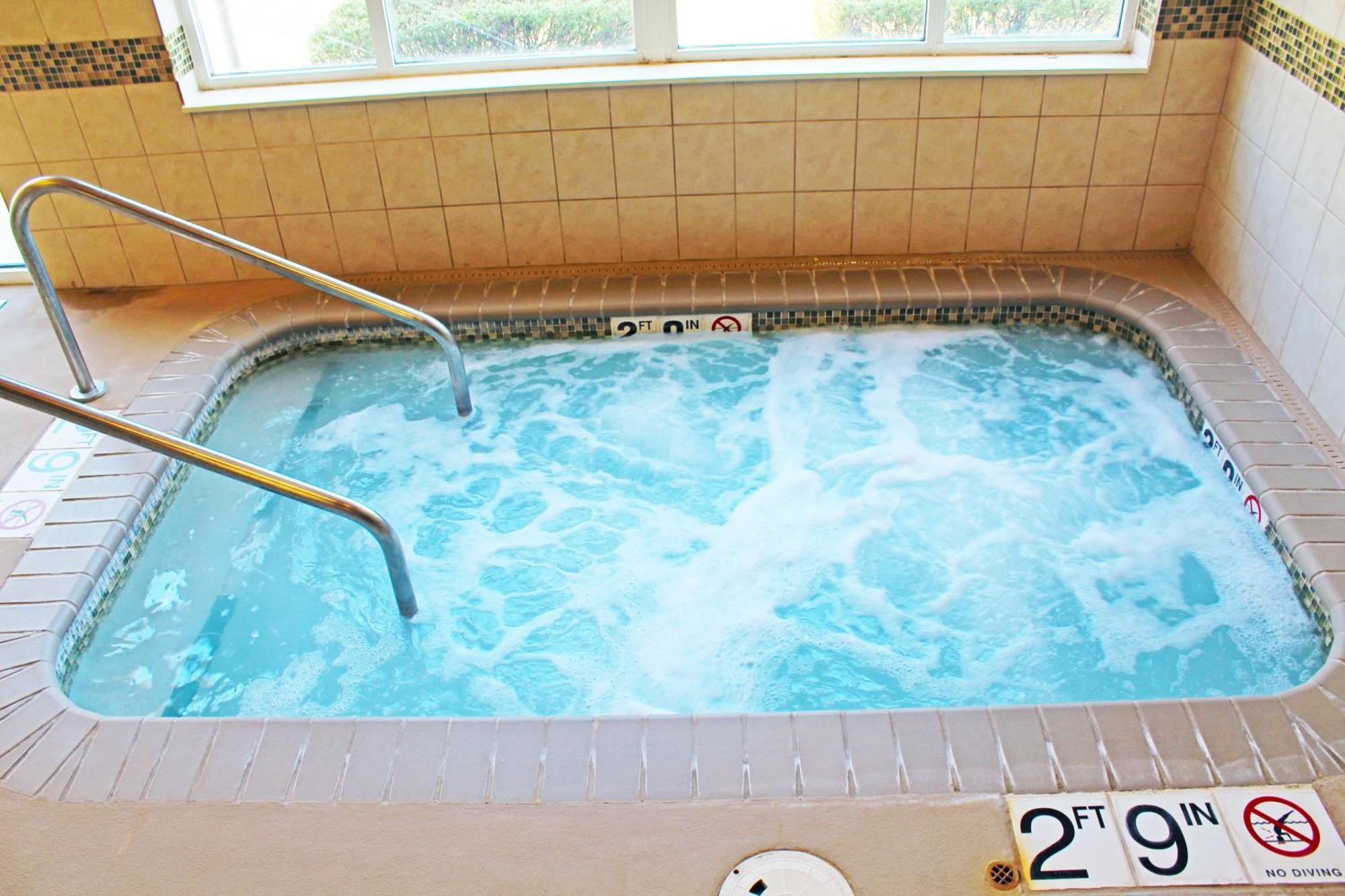 Independence Stay Long Term And Suites Marinette Extérieur photo