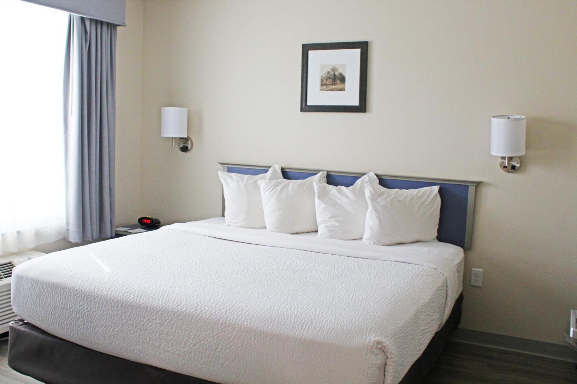 Independence Stay Long Term And Suites Marinette Extérieur photo